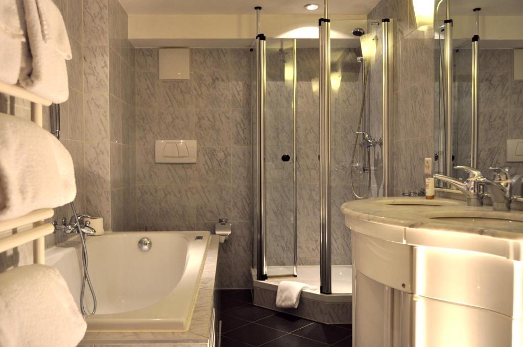 Hotel De La Paix Champery Bilik gambar
