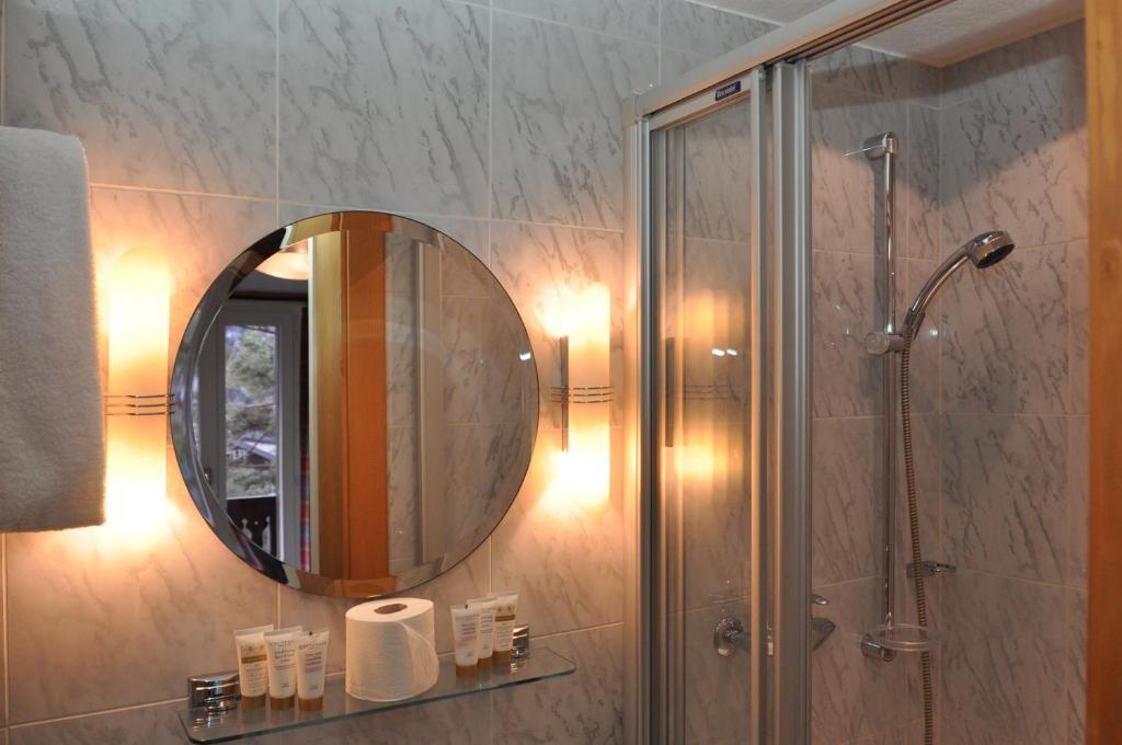 Hotel De La Paix Champery Bilik gambar